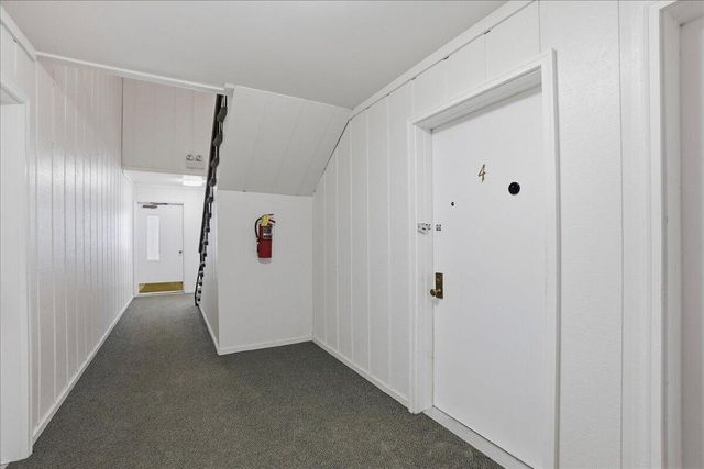 405 Old Stone Road E4, Munster, IN 46321