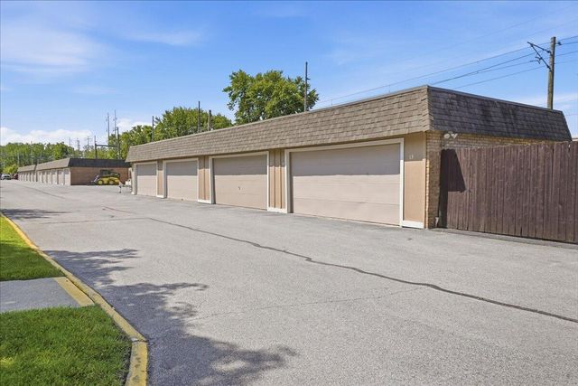 405 Old Stone Road E4, Munster, IN 46321