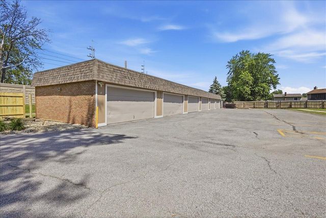 405 Old Stone Road E4, Munster, IN 46321
