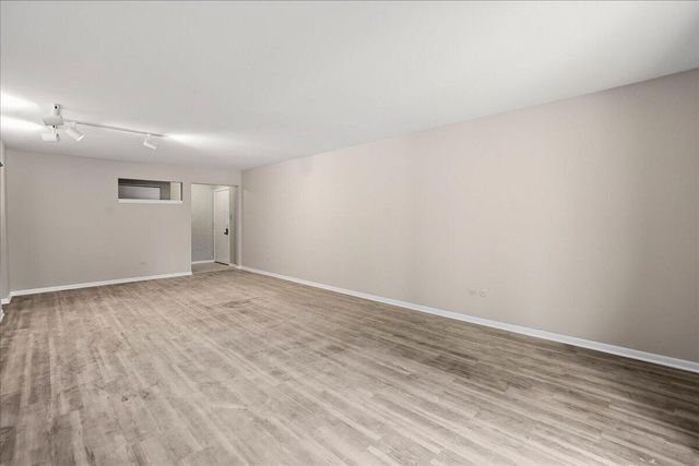405 Old Stone Road E4, Munster, IN 46321