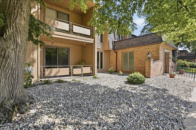 405 Old Stone Road E4, Munster, IN 46321