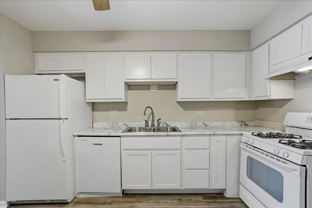 405 Old Stone Road E4, Munster, IN 46321