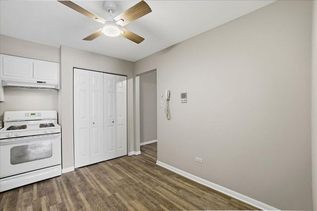 405 Old Stone Road E4, Munster, IN 46321
