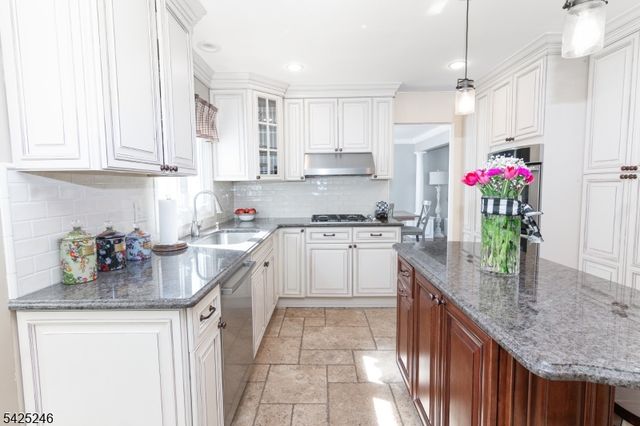 63 Independence Dr, East Brunswick Twp., NJ 08816