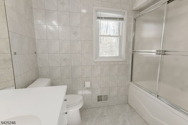 63 Independence Dr, East Brunswick Twp., NJ 08816