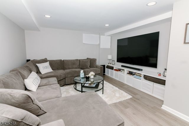 63 Independence Dr, East Brunswick Twp., NJ 08816