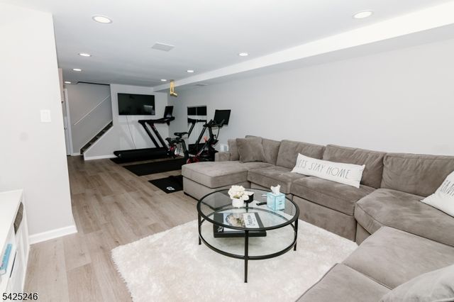 63 Independence Dr, East Brunswick Twp., NJ 08816
