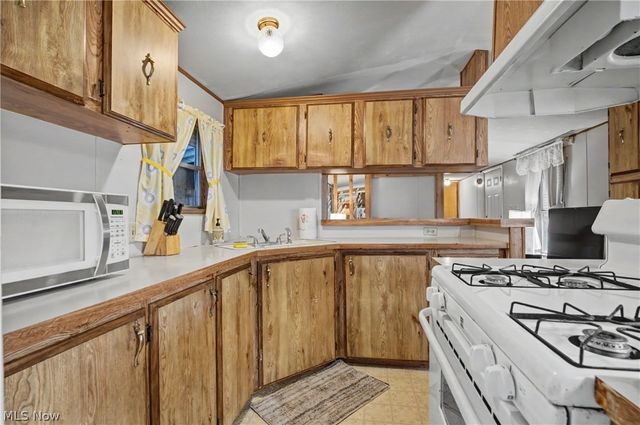 1517 Lady Anne, Streetsboro, OH 44241