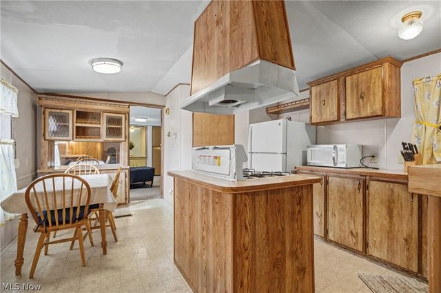 1517 Lady Anne, Streetsboro, OH 44241