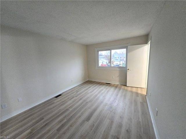 3912 Riverside CIR, Virginia Beach, VA 23453