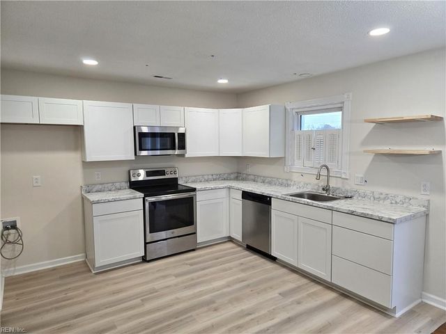 3912 Riverside CIR, Virginia Beach, VA 23453