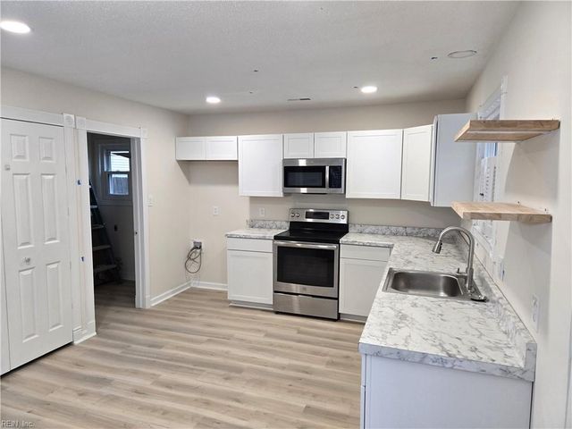 3912 Riverside CIR, Virginia Beach, VA 23453