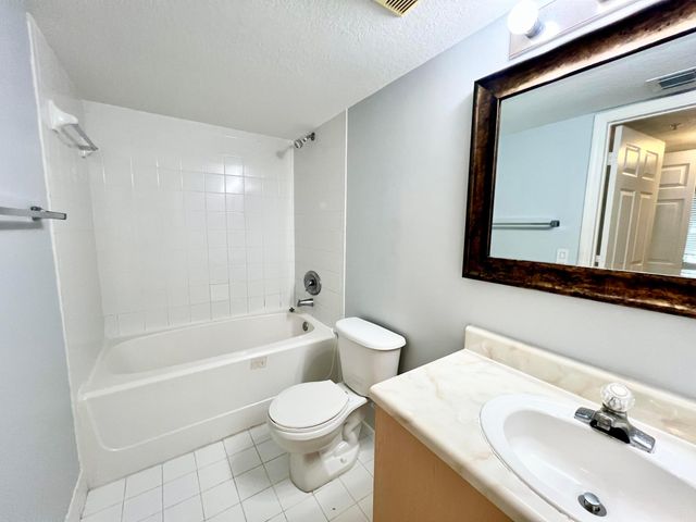 4021 SAN MARINO Boulevard 202, West Palm Beach, FL 33409