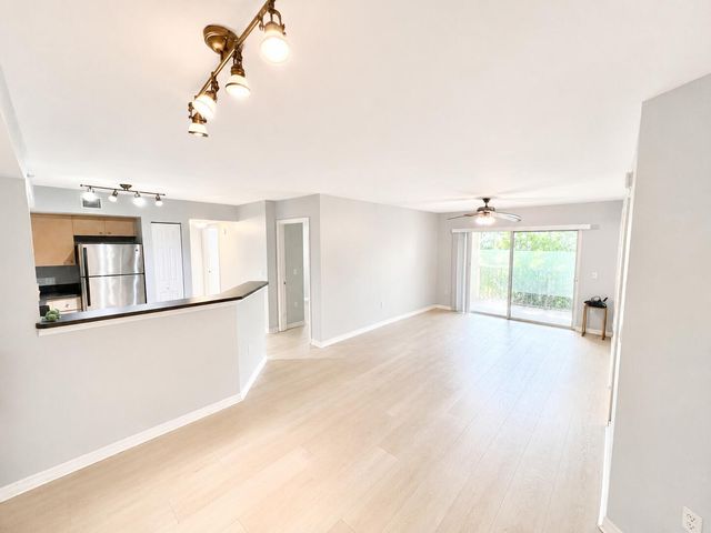 4021 SAN MARINO Boulevard 202, West Palm Beach, FL 33409