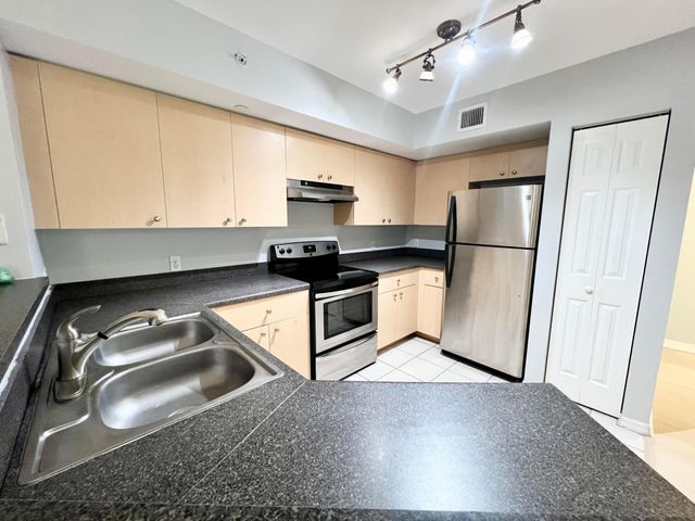 4021 SAN MARINO Boulevard 202, West Palm Beach, FL 33409