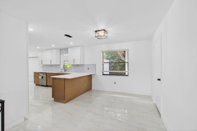 2101 Collier Avenue, Lake Worth Beach, FL 33461