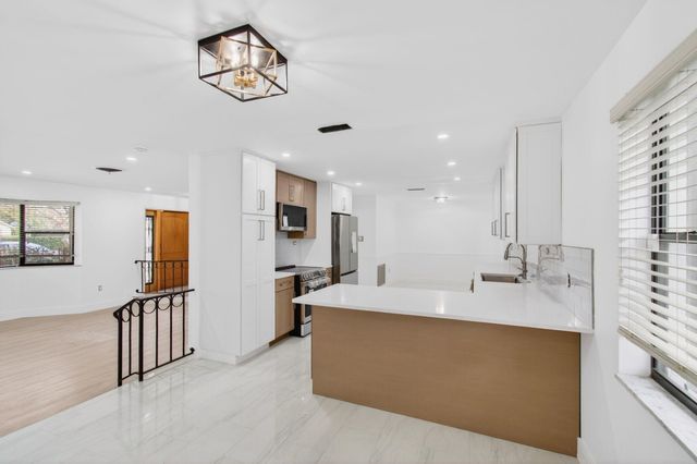 2101 Collier Avenue, Lake Worth Beach, FL 33461