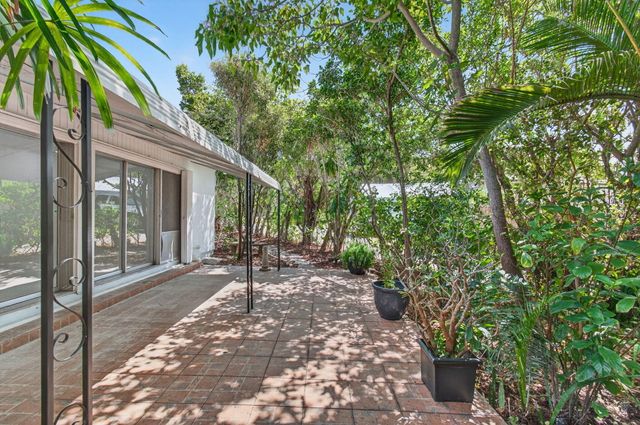 2101 Collier Avenue, Lake Worth Beach, FL 33461