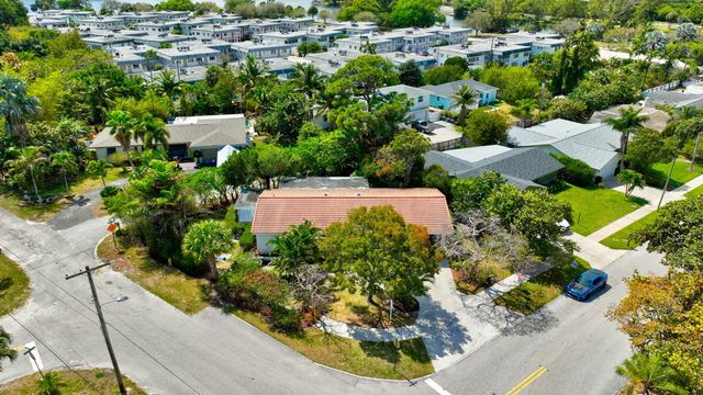 2101 Collier Avenue, Lake Worth Beach, FL 33461