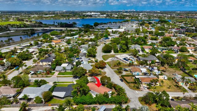 2101 Collier Avenue, Lake Worth Beach, FL 33461