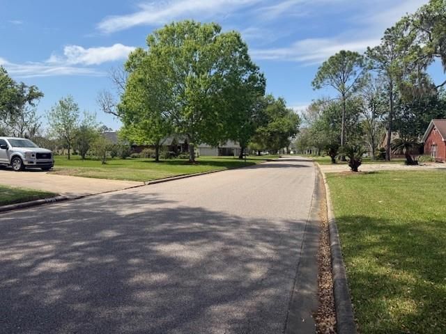 2225 Riverside Drive, West Columbia, TX 77486