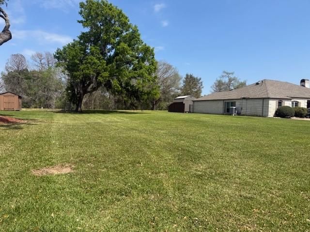 2225 Riverside Drive, West Columbia, TX 77486