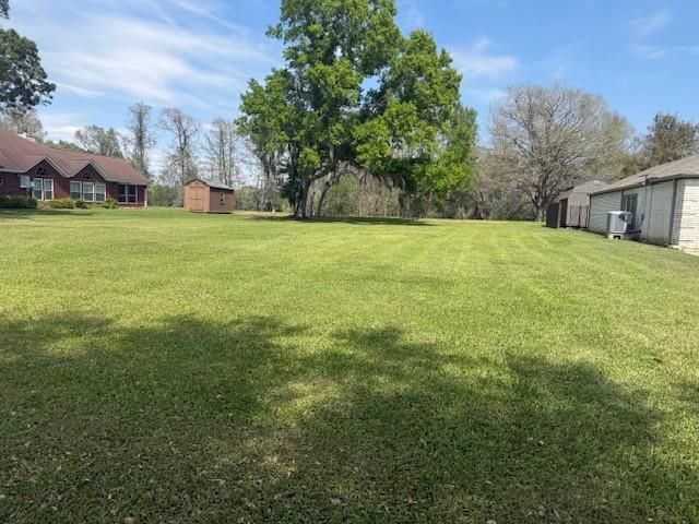 2225 Riverside Drive, West Columbia, TX 77486