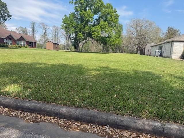 2225 Riverside Drive, West Columbia, TX 77486