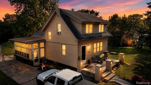 17740 Birmingham Street, Roseville, MI 48066