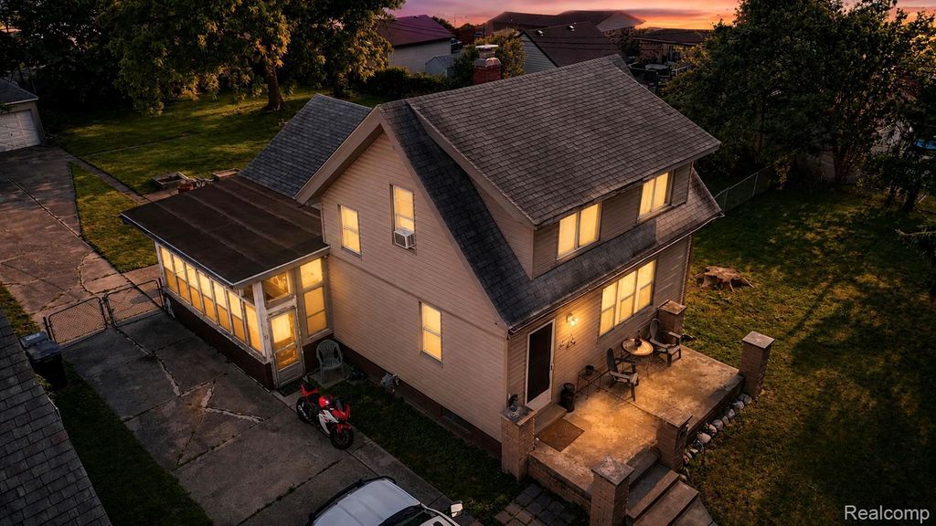 17740 Birmingham Street, Roseville, MI 48066