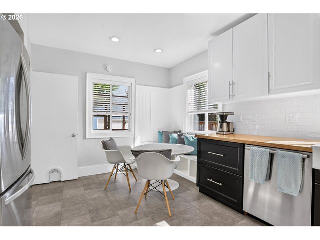 6826 N CONGRESS Ave, Portland, OR 97217