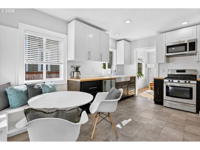 6826 N CONGRESS Ave, Portland, OR 97217