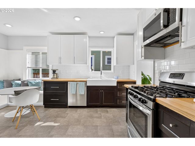 6826 N CONGRESS Ave, Portland, OR 97217