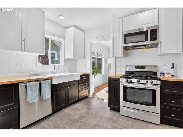 6826 N CONGRESS Ave, Portland, OR 97217