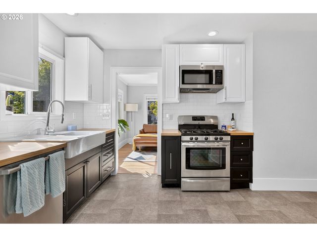 6826 N CONGRESS Ave, Portland, OR 97217