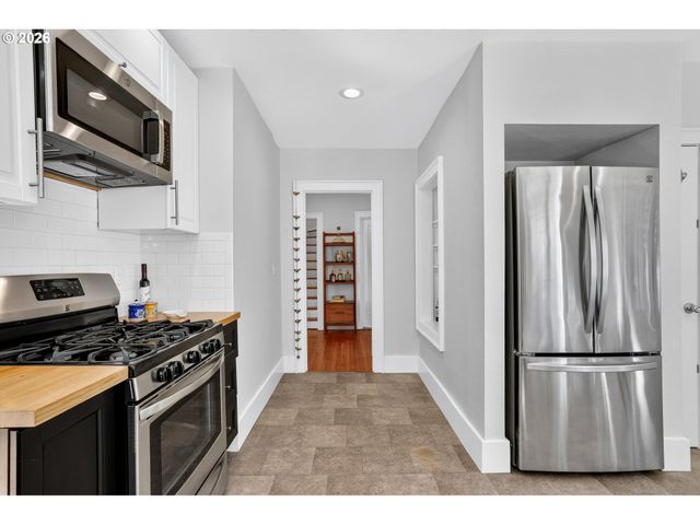 6826 N CONGRESS Ave, Portland, OR 97217