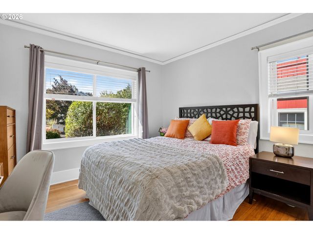 6826 N CONGRESS Ave, Portland, OR 97217