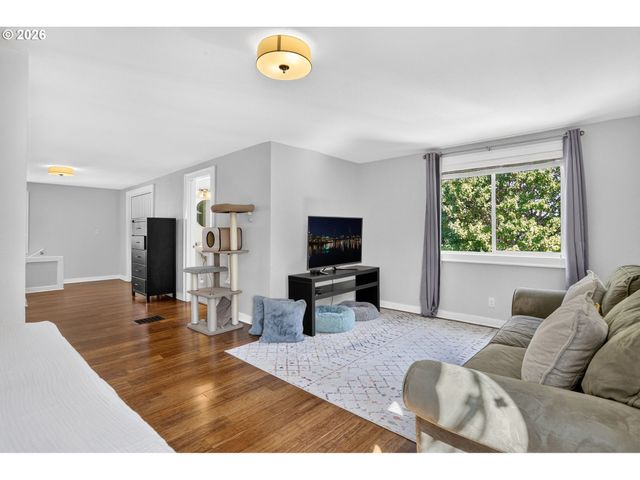 6826 N CONGRESS Ave, Portland, OR 97217