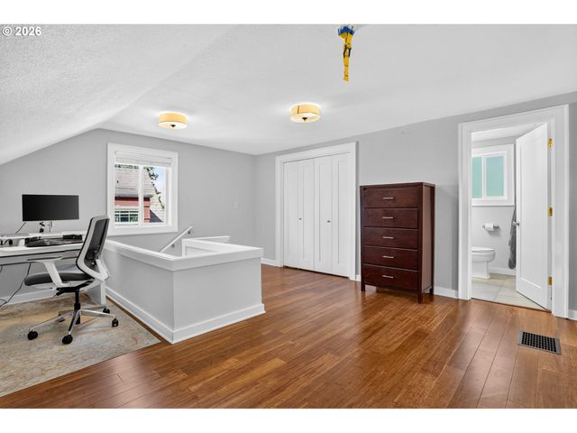 6826 N CONGRESS Ave, Portland, OR 97217