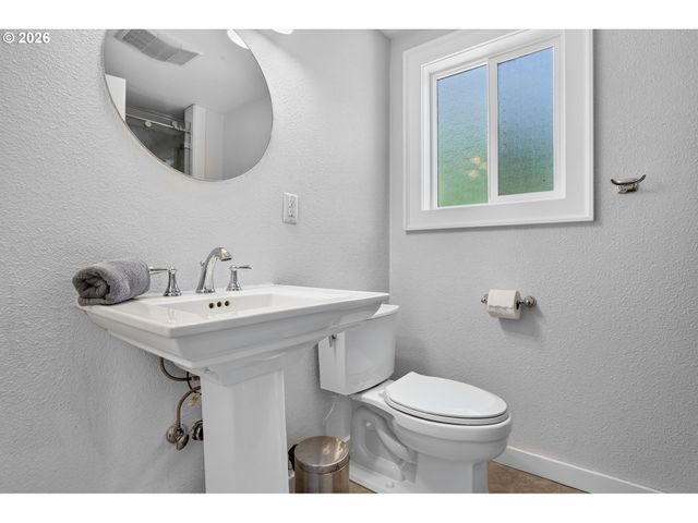 6826 N CONGRESS Ave, Portland, OR 97217