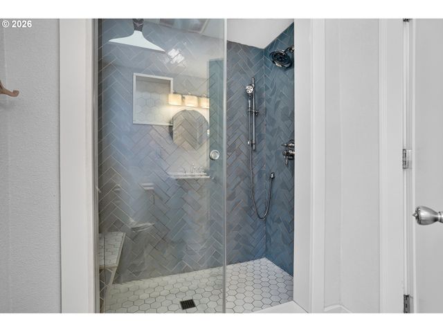 6826 N CONGRESS Ave, Portland, OR 97217