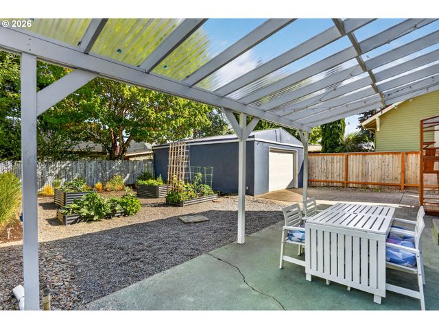 6826 N CONGRESS Ave, Portland, OR 97217