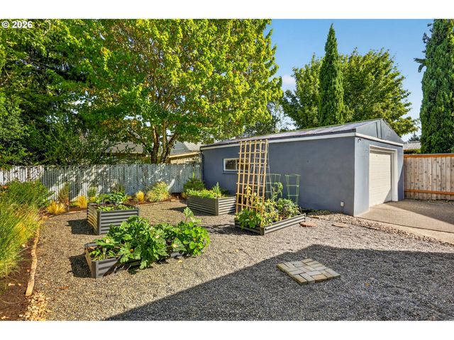 6826 N CONGRESS Ave, Portland, OR 97217