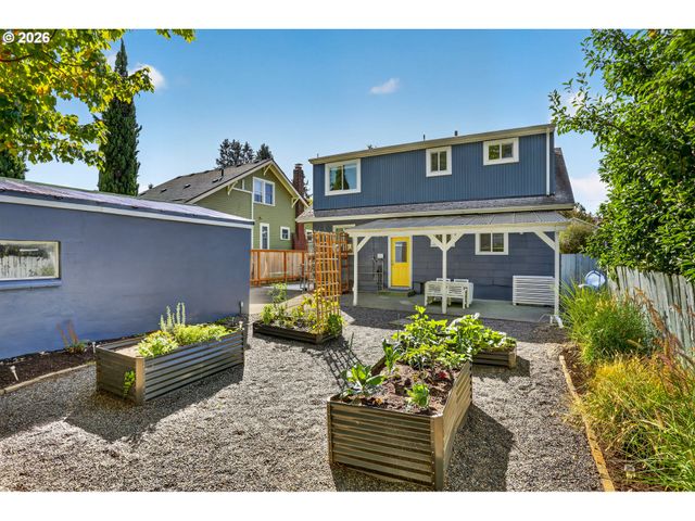 6826 N CONGRESS Ave, Portland, OR 97217