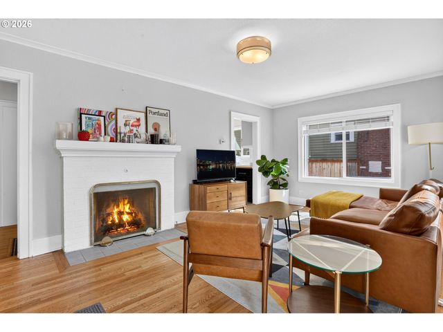 6826 N CONGRESS Ave, Portland, OR 97217