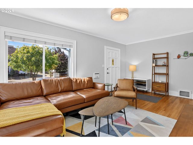 6826 N CONGRESS Ave, Portland, OR 97217