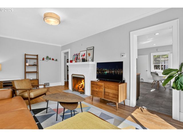 6826 N CONGRESS Ave, Portland, OR 97217