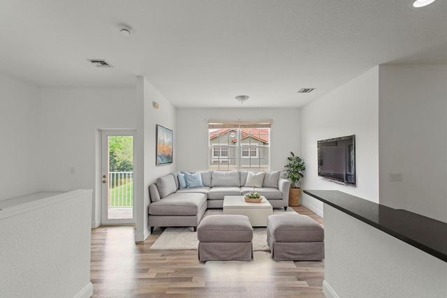 9051 Plymouth Place 20203, Tamarac, FL 33321