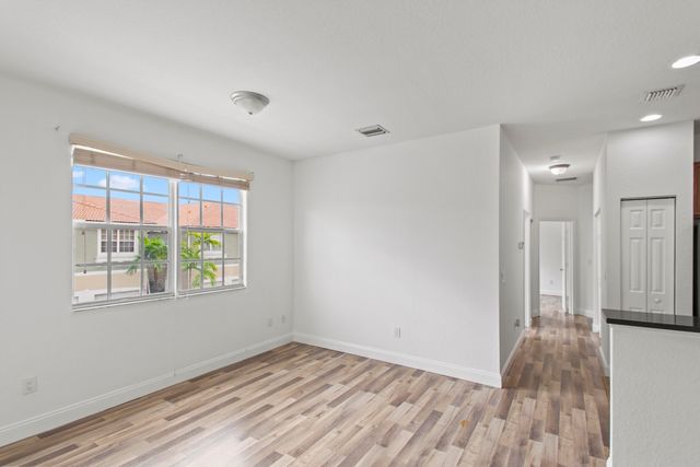 9051 Plymouth Place 20203, Tamarac, FL 33321