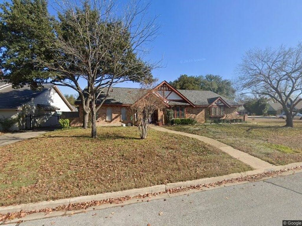 3900 Diamond Loch W, North Richland Hills, TX 76180 — exterior